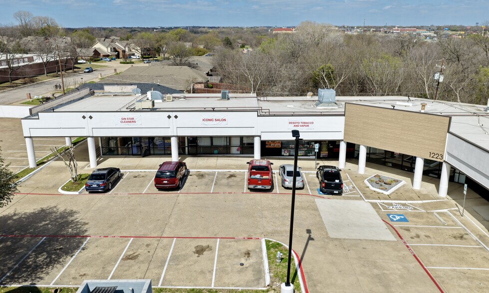 More Photos Of 1223 E Belt Line Rd, DeSoto Freestanding For Lease