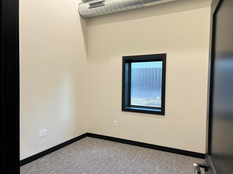 More Photos Of 1541 Hartford St, Hawley Office For Lease