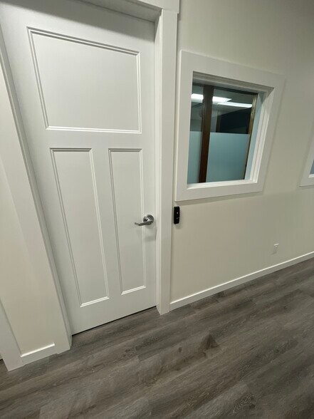 More Photos Of 18515 53rd Ave, Surrey Manufacturing For Lease