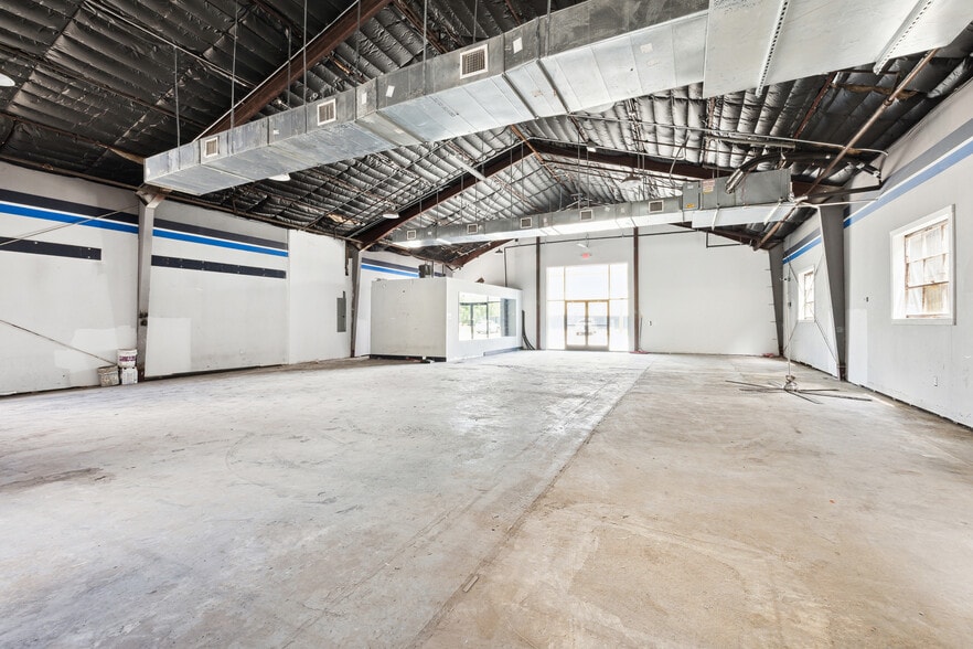 More Photos Of 2102-2112 Pease St, Houston Unknown For Lease