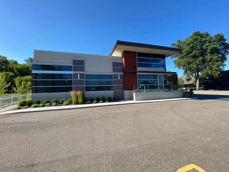More Photos Of 645 Hulet Dr, Bloomfield Township Office For Lease