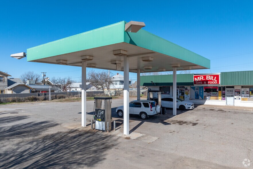 More Photos Of 401 W Broadway St, Altus Convenience Store For Sale