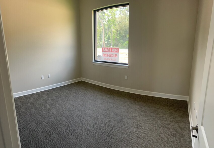 More Photos Of 13803 Madera Run, Humble Office For Sale