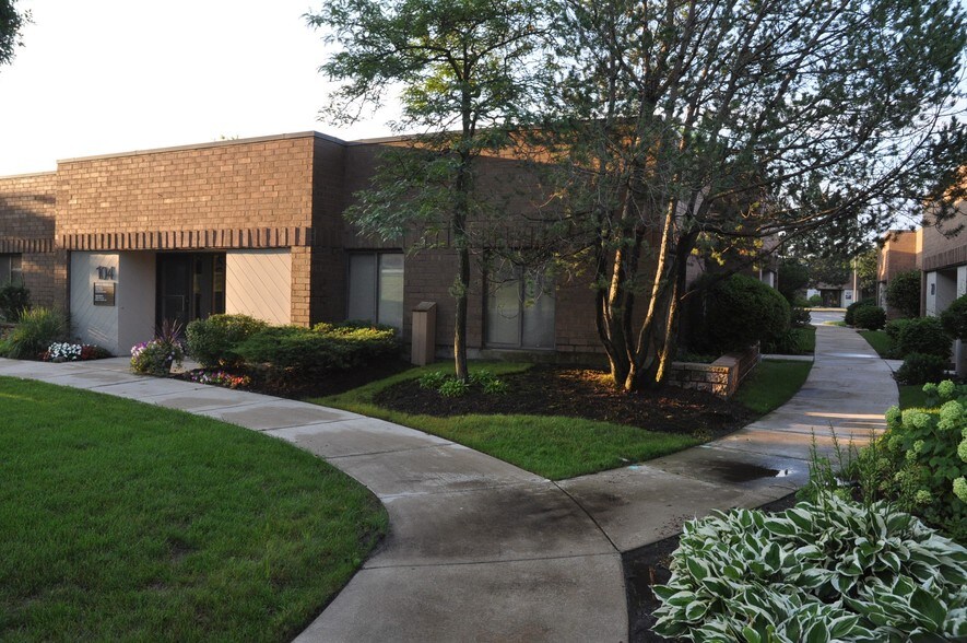 More Photos Of 1535 Lake Cook Rd, Northbrook Unknown For Lease
