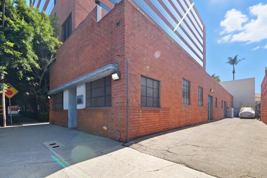 More Photos Of 11856 Mississippi Ave, Los Angeles Warehouse For Sale