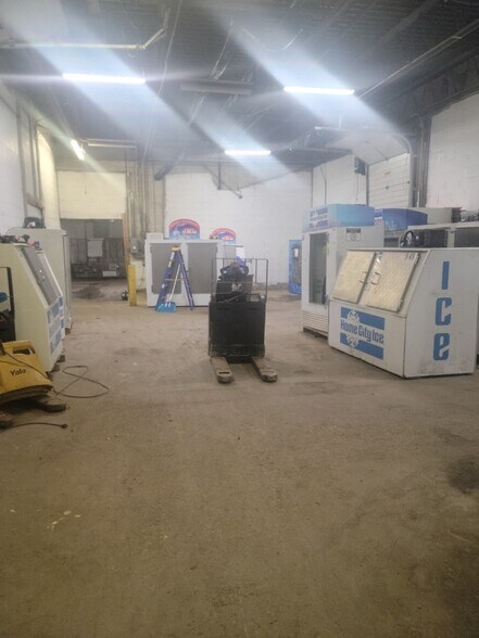 More Photos Of 800 W 17th St, Muncie Warehouse For Sale