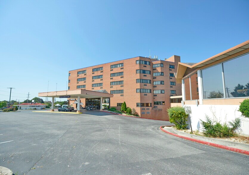 More Photos Of 431 Dual Hwy, Hagerstown Hotel For Sale