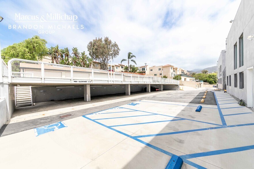 More Photos Of 28955 Pacific Coast Hwy, Malibu Storefront Retail Office For Sale