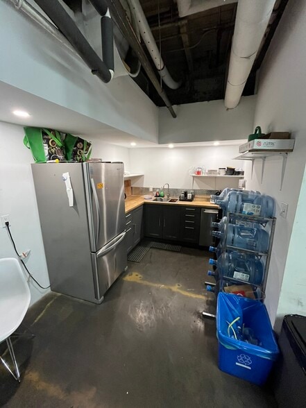 More Photos Of 345 Sorauren Ave, Toronto Office For Lease