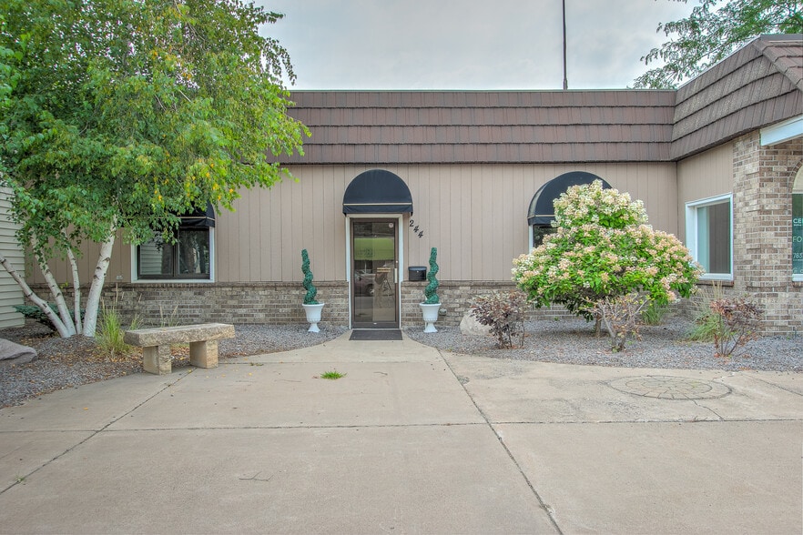 More Photos Of 244 Main St S, Cambridge Storefront Retail Office For Lease