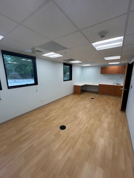 More Photos Of 7601 Discovery Dr, Middleton Medical For Sale