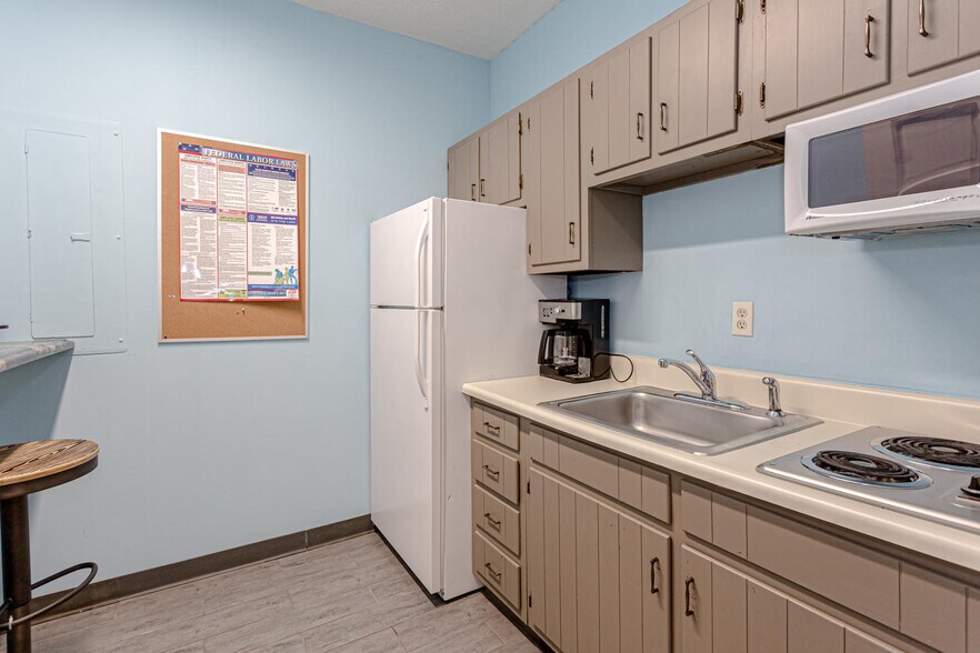 More Photos Of 3015-3025 Piedmont Rd NE, Atlanta Office For Sale