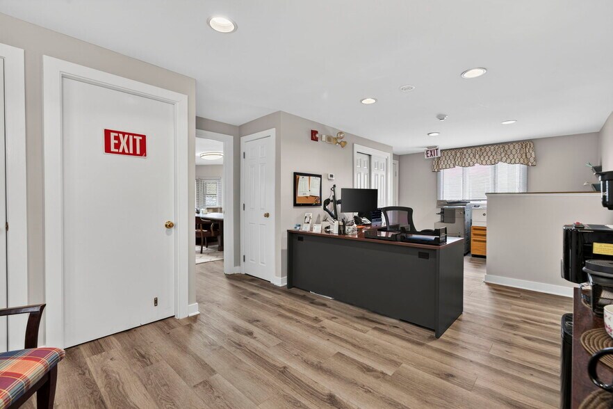 More Photos Of 35 E Pearl St, Nashua Office For Sale