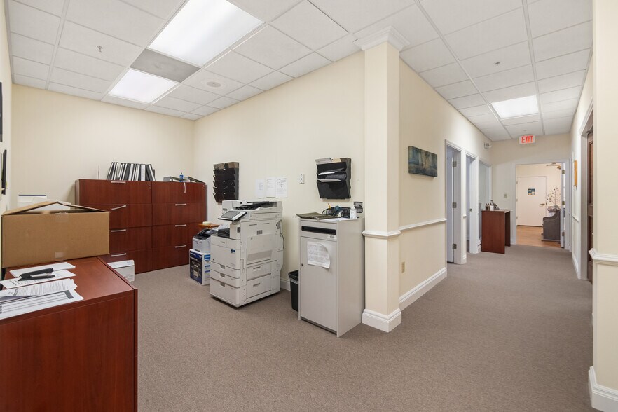 More Photos Of 7100 S Beneva Rd, Sarasota Office For Lease