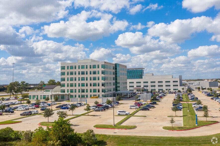 More Photos Of 27700 Highway 290, Cypress Medical For Lease