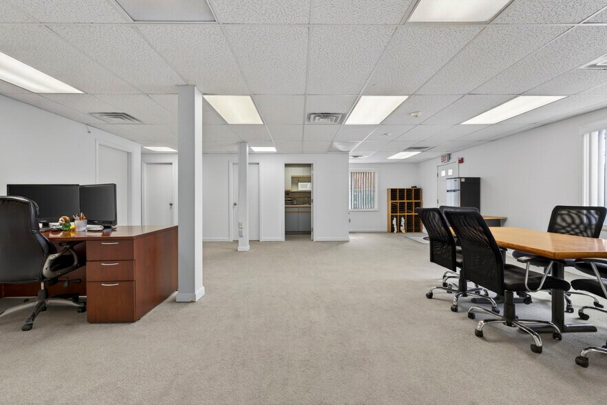 More Photos Of 24 Stickney Ter, Hampton Office For Sale