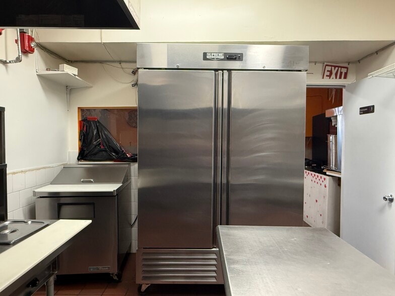 More Photos Of 5402 S Zarzamora St, San Antonio Restaurant For Sale