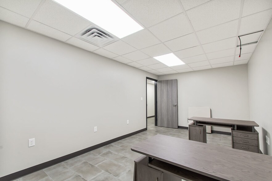 More Photos Of 4018 Ocee St, Houston Manufacturing For Lease