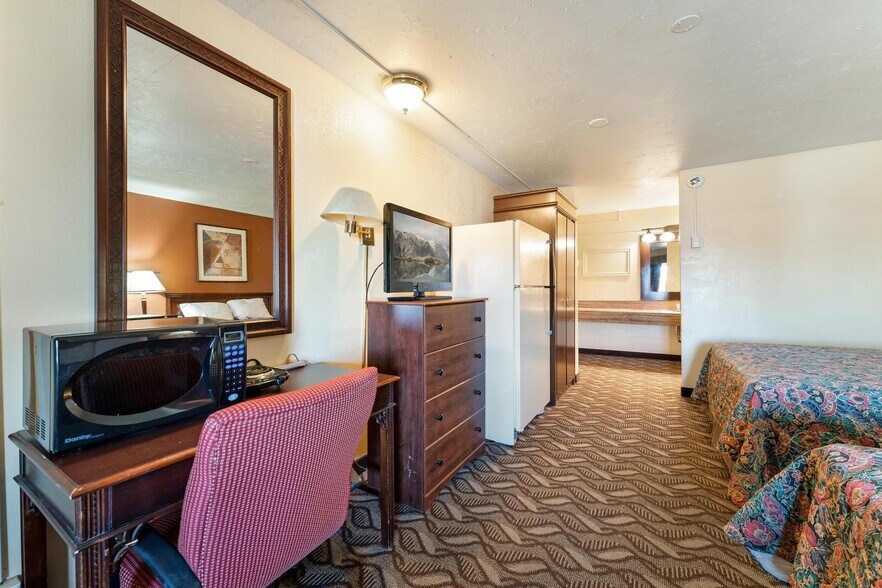 More Photos Of 260 W Main St, Vernal Hotel For Sale