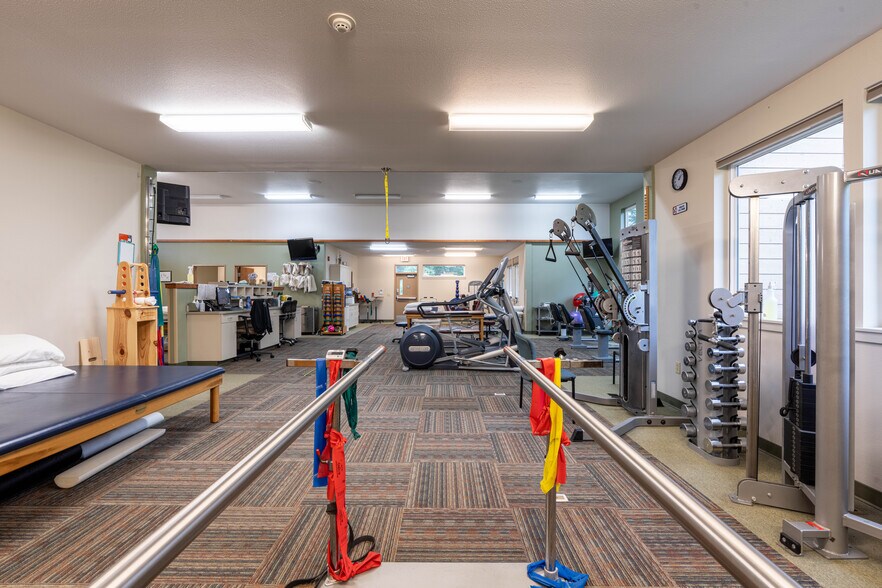 More Photos Of 2645 N 17th St, Coos Bay Medical For Sale