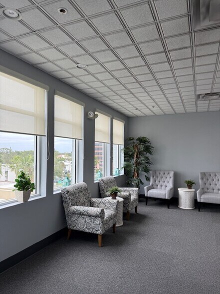More Photos Of 1970 Main St, Sarasota Office For Lease