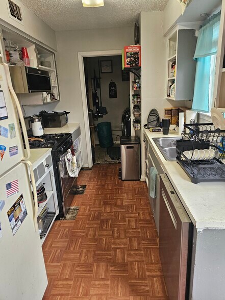 More Photos Of 2220 Mission Hill Dr, Austin Multifamily For Sale