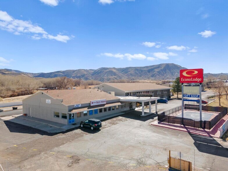 More Photos Of 1225 S State St, Salina Hotel For Sale