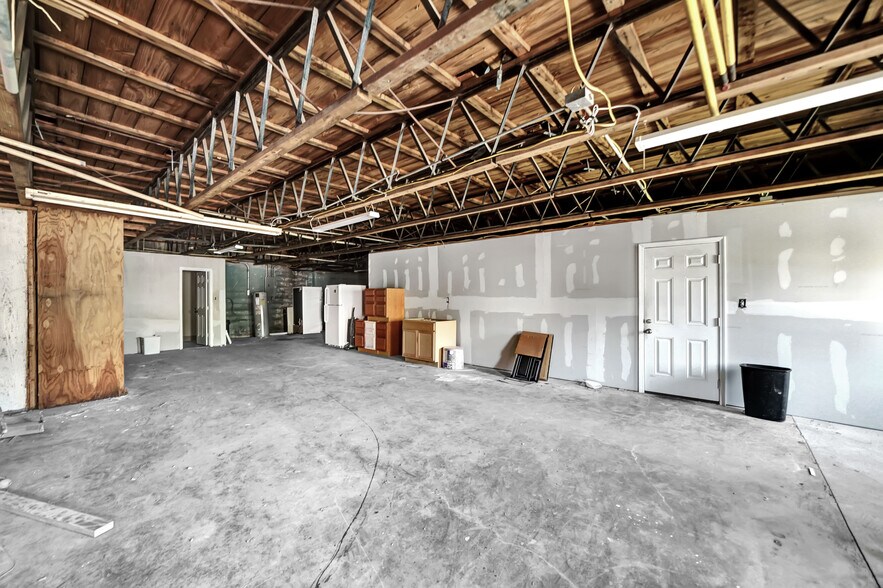 More Photos Of 6205 Jackson Rd, Hitchcock Apartments For Sale