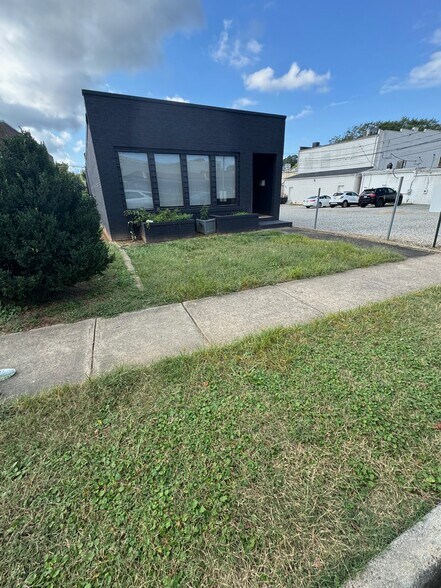 More Photos Of 6 Airline St, Belmont Freestanding For Lease