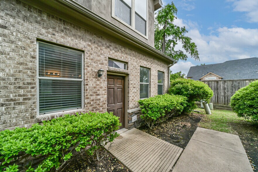 More Photos Of 25511 Budde Rd, The Woodlands Office For Lease