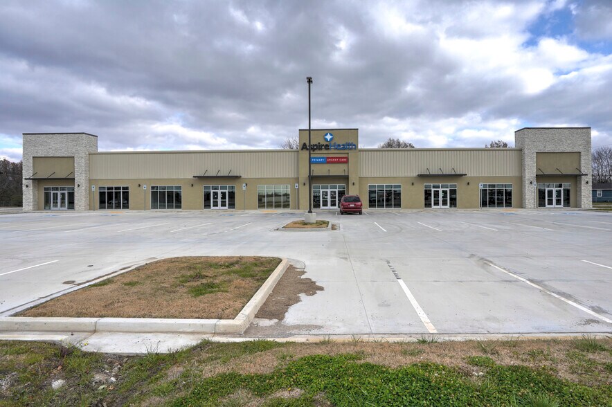 More Photos Of 900 Meriweather St, Okmulgee General Retail For Lease