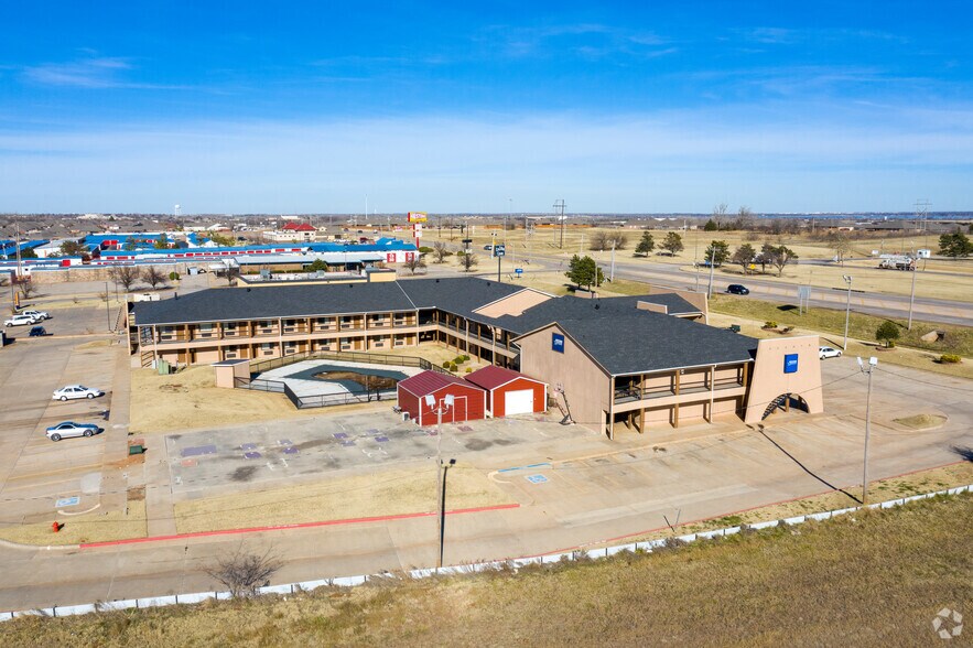 More Photos Of 321 N Mustang Rd, Yukon Hotel For Sale