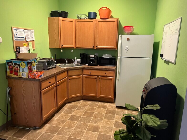 More Photos Of 26200 Vista Dr, Waves Unknown For Lease