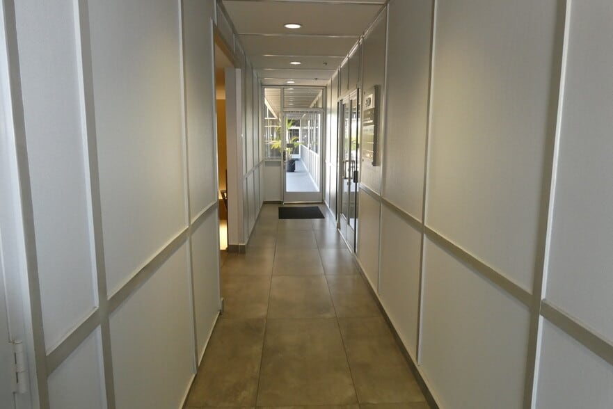 More Photos Of 6100-6120 San Fernando Rd, Glendale Office For Sale