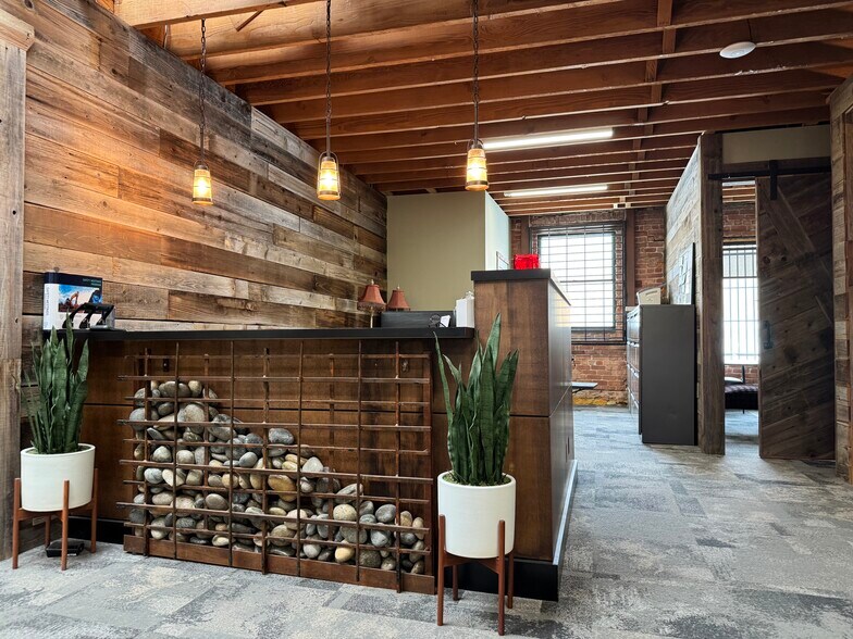 More Photos Of 914 Macdonald Ave, Richmond Storefront Retail Office For Lease