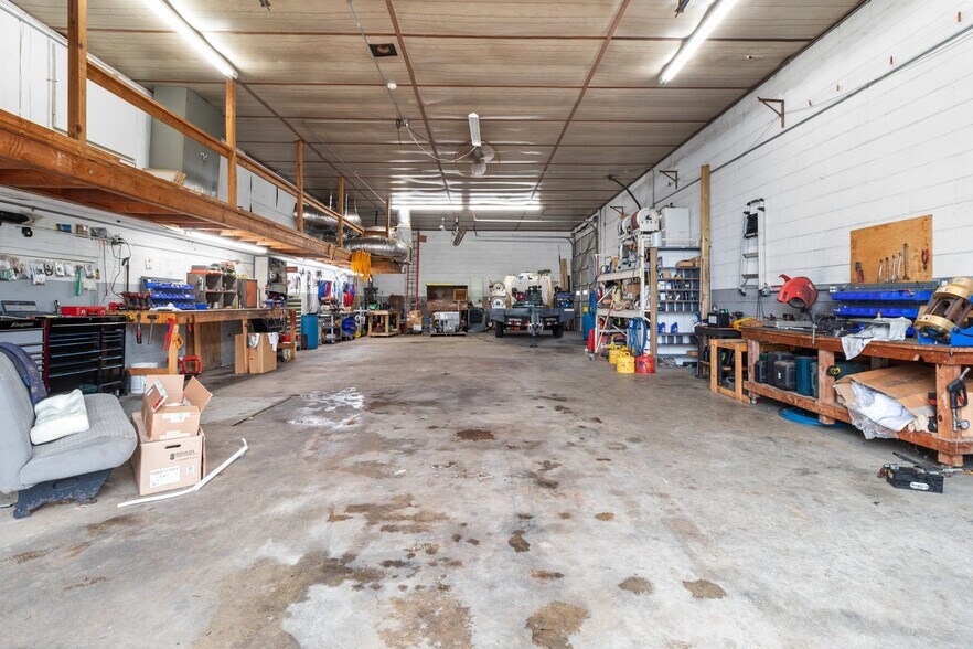 More Photos Of 704 N Central Ave, Locust Warehouse For Lease