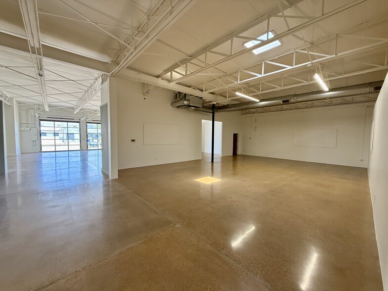More Photos Of 1336 Crampton St, Dallas Distribution For Lease