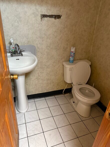 More Photos Of 57 E Mount Eden Ave, Bronx Healthcare For Lease