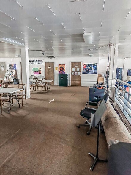 More Photos Of 810 W Texas St, Fairfield Storefront For Sale