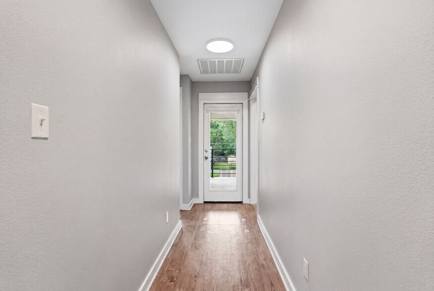 More Photos Of 307 N Henry St, Lindale Apartments For Sale