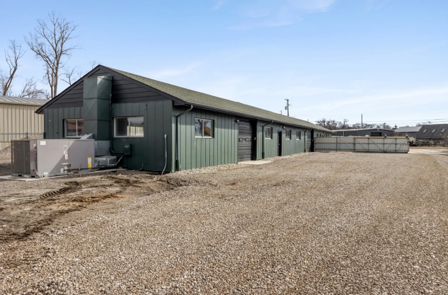 More Photos Of 2627 Williams Dr, Waterford Warehouse For Lease