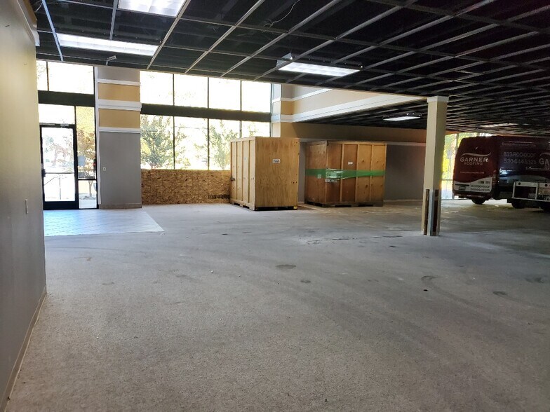 More Photos Of 12178 Tributary Point Dr, Rancho Cordova Freestanding For Sale