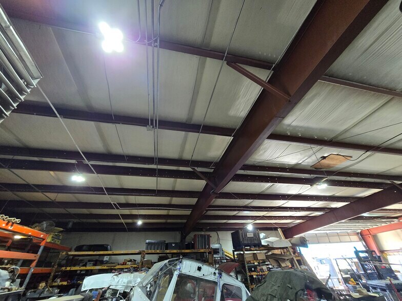 More Photos Of 2121 Commerce St, Aberdeen Industrial For Sale
