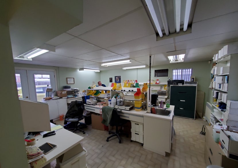 More Photos Of 3994 Boul Saint-Martin O, Laval Storefront Retail Residential For Sale