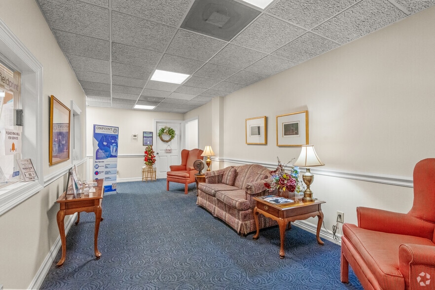 More Photos Of 1615 W Abram St, Arlington Office For Lease