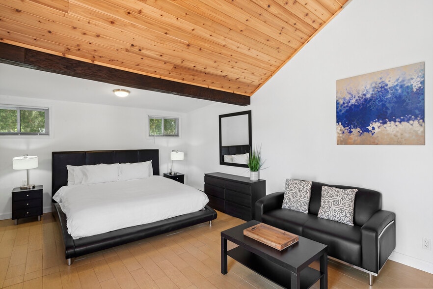 More Photos Of 72 Foster Ave, Hampton Bays Hotel For Sale