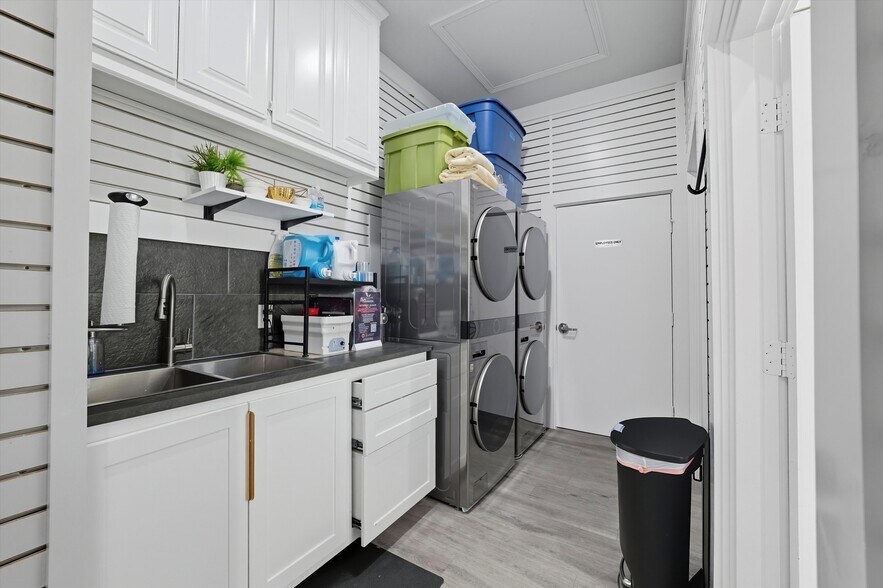 More Photos Of 450 W Harwood Rd, Hurst Freestanding For Sale