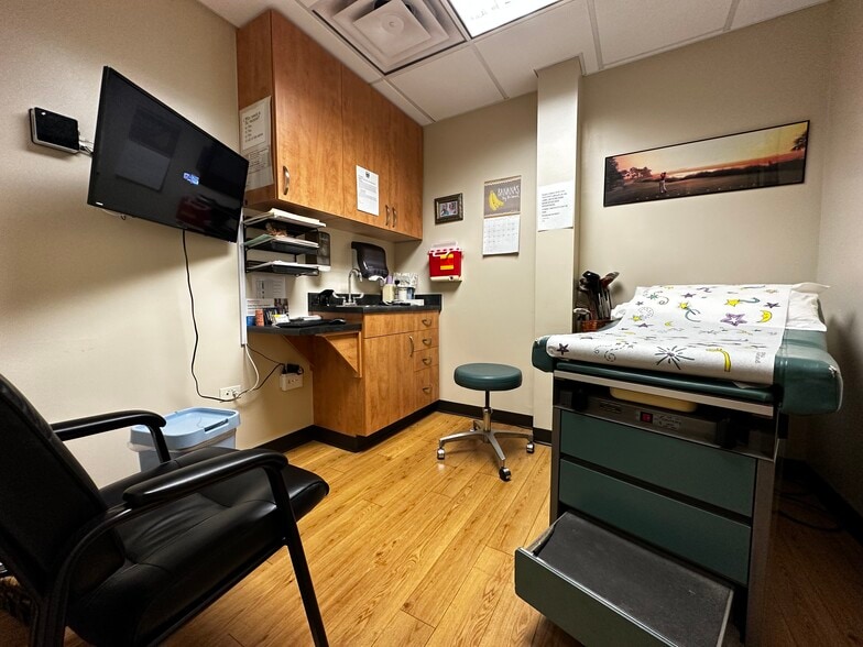 More Photos Of 1805 Kipling St, Lakewood Medical For Sale