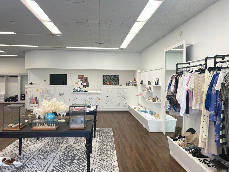 More Photos Of 141 Broad St, Charleston Storefront Retail Residential For Lease