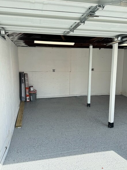 More Photos Of 615 E Main St, Stratford Warehouse For Lease
